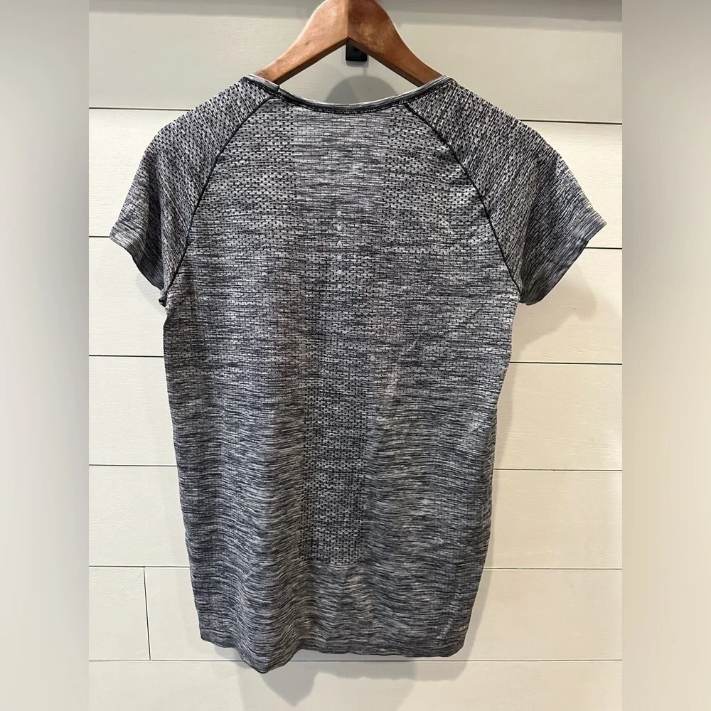 Nike Women's Gray Short Sleeve Top- size Medium